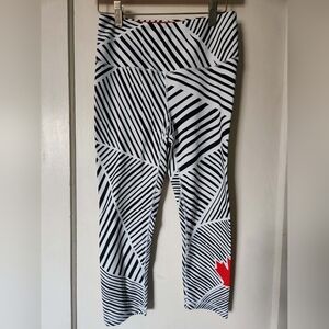 Brand New Silver Icing Leggings 🖤🤍🇨🇦